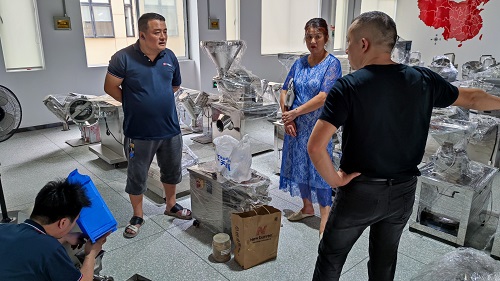 中南藥機：物料試機，認真服務(wù)每一位客戶